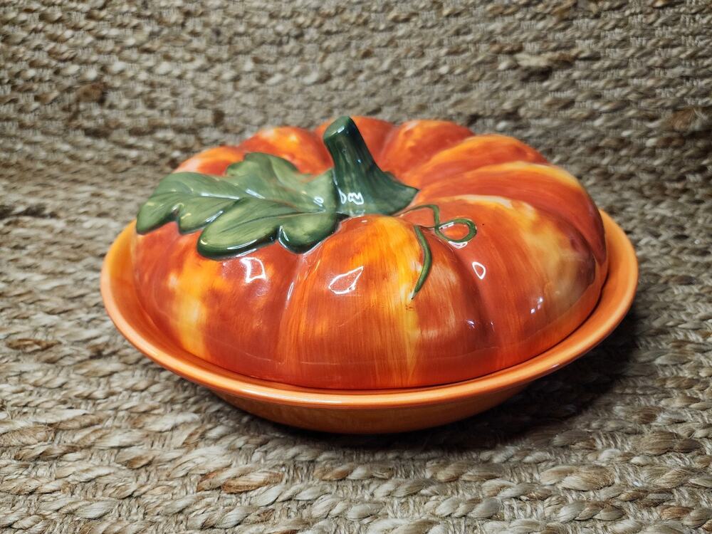 Vintage Ceramic Pumpkin Pie Dish, Pie Keeper Thanksgiving Covered Serving Dish